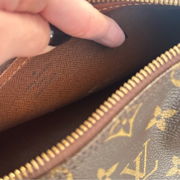 Louis Vuitton Monogram Canvas Shoulder Bag - Picture 11 of 13